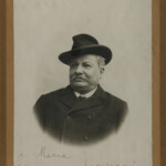 Ritratto fotografico di Giovanni Pascoli dedicato alla sorella Maria, Bologna, maggio 1910 Ritratto fotografico di Giovanni Pascoli