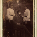 Giovanni Pascoli con le sorelle Maria e Ida Giovanni Pascoli con le sorelle Maria e Ida