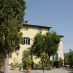 La casa Pascoli di Castelvecchio vista dal giardino La casa Pascoli di Castelvecchio vista dal giardino