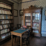 Biblioteca, stanza attigua al salottino di Mariù Biblioteca, stanza attigua al salottino di Mariù